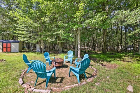 Albrightsville Home Deck, Fire Pit and Lake Access House in Tunkhannock Township