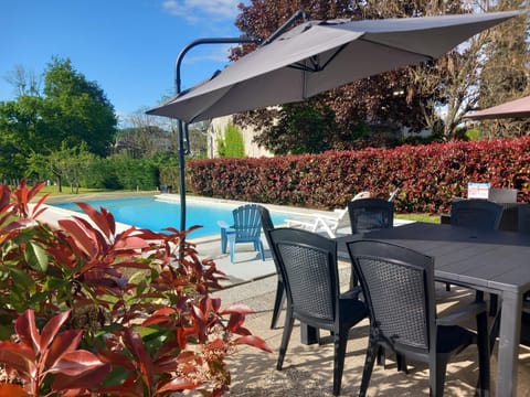 Maison tout confort avec piscine chauffée au bord des rives de la Dordogne House in Argentat-sur-Dordogne