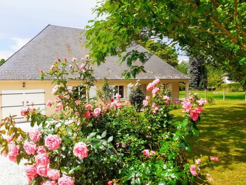 Maison tout confort avec piscine chauffée au bord des rives de la Dordogne House in Argentat-sur-Dordogne