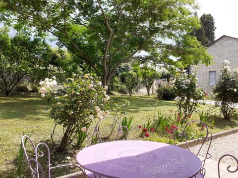 Maison tout confort avec piscine chauffée au bord des rives de la Dordogne House in Argentat-sur-Dordogne