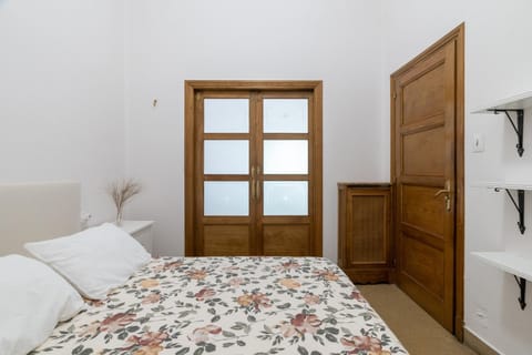 Photo of the whole room, Decorative detail, Bedroom