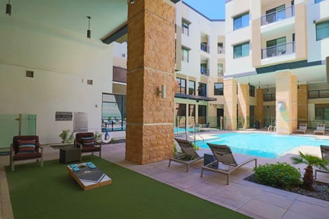 Exquisite Home-Walk Score 81-Shopping District-King Bed-Parking -G3021 Apartment in Scottsdale