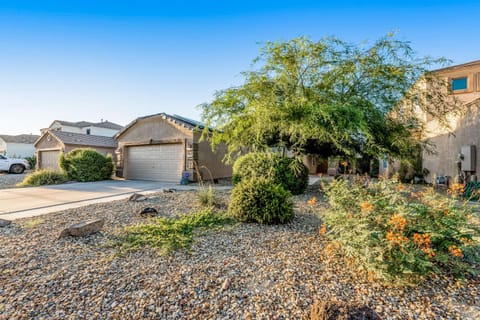 Pretty Peoria Place House in Glendale