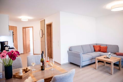 Weingut Erich Serwazi Bed and Breakfast in Ediger-Eller