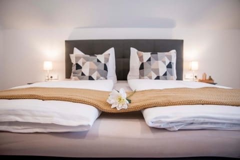 Weingut Erich Serwazi Bed and Breakfast in Ediger-Eller