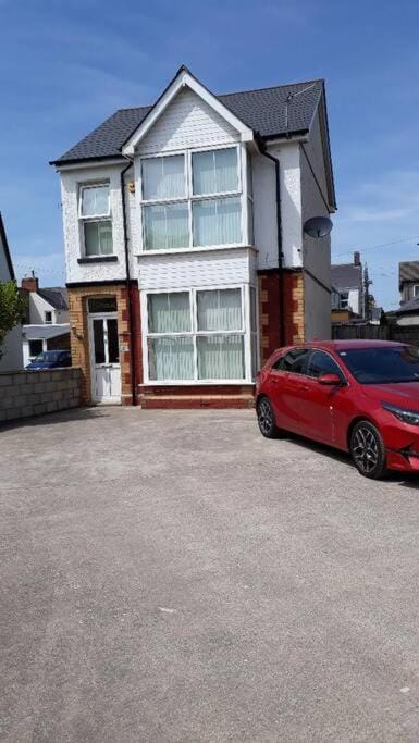 Porthcawl House Near Beach With Extensive Parking House in Porthcawl