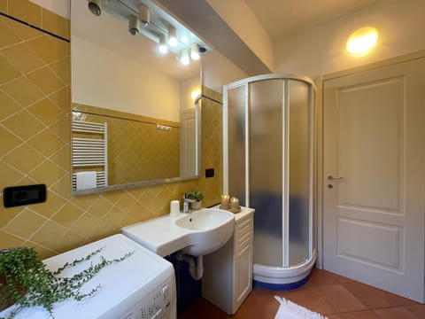 Toilet, Bed, Bathroom, Photo of the whole room, Bedroom