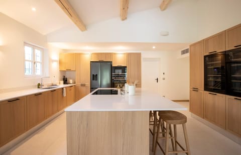 Kitchen or kitchenette, Communal kitchen