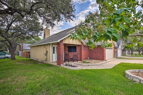 Family Retreat about 1 Mi to Hill Country Mile! House in Boerne