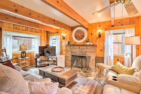 Wrightwood Cabin with Cozy Interior! Maison in Wrightwood