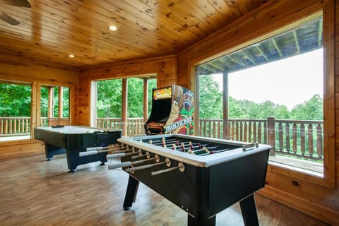 The Big Bear Escape Mtn View Hot Tub Game Room House in Pittman Center