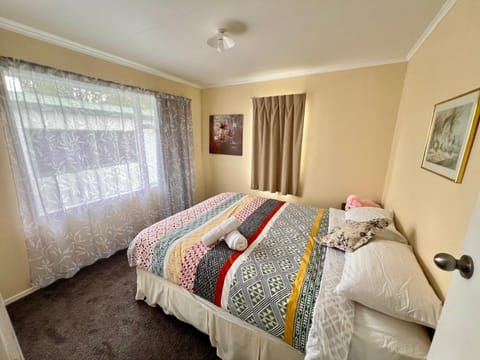 Spacious 3 BR near skyline-5 min walk House in Rotorua