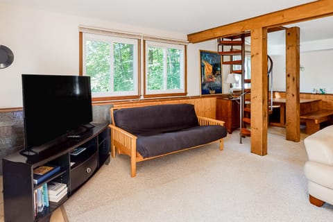 Retreat on Rebecca, Unit B House in Mendon