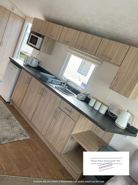 Robin hood Caravan park North Wales Free Wi-Fi and Smart TVs Passes not included Camping /
Complejo de autocaravanas in Rhyl