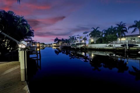 Dreamy Waterfront 6 Bedroom Villa Htd Pool Casa in Deerfield Beach