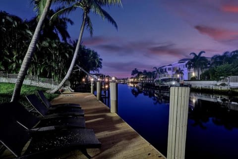 Dreamy Waterfront 6 Bedroom Villa Htd Pool Casa in Deerfield Beach