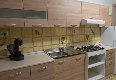 Kitchen or kitchenette, kitchen, Internal: Not applicable to any particular room