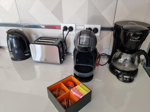 Coffee/tea facilities, Kitchen or kitchenette, toaster