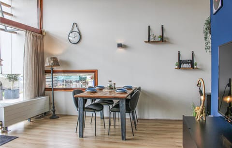 Cozy Home In Bunschoten-spakenbu With Kitchen House in Zeewolde