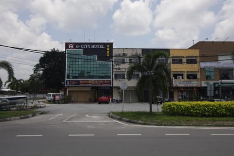 G CITY HOTEL Inn in Perak Tengah District