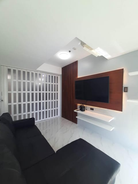 Riel's Condotel in AZURE Beach Resort Residences Apartment hotel in Paranaque