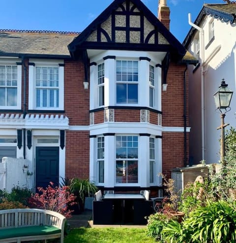 A unique and spacious river front property House in Teignmouth