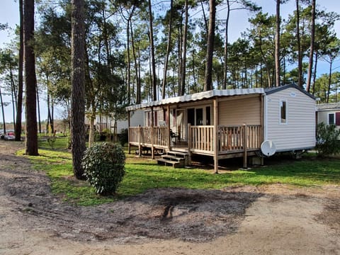 Property building, Garden, Parking