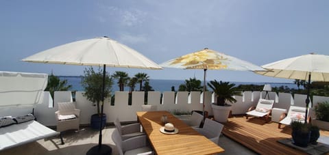 Best seaview Penthouse+77m2 privat roof terrace near beach and Cannes Apartment in Antibes