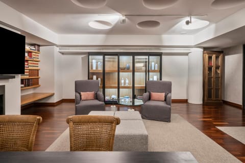 Library, Living room, Seating area