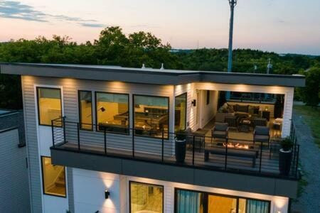 Modern Luxury Hot Tub Mini Golf Elevator Views House in East Nashville