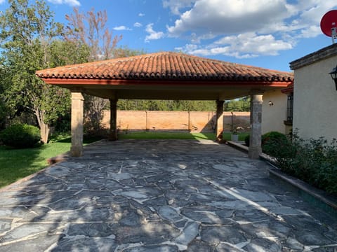 Finca los Rosales House in Parras de la Fuente