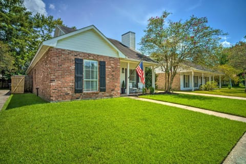 Baton Rouge Game Day House with Chic Yard Space House in Baton Rouge