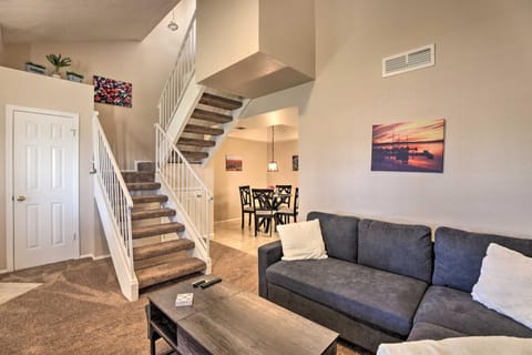 Gilbert Townhome with Easy Access to Phoenix! Haus in Gilbert