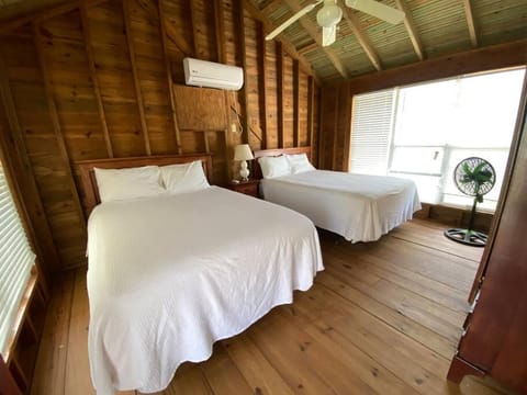 Ocean Breeze Villa Rentals House in Bay Islands Department