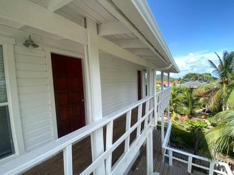 Ocean Breeze Villa Rentals House in Bay Islands Department