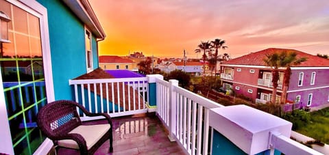 Palm Paradise/ Across from beach/Private heated pool/indoor slide House in South Padre Island