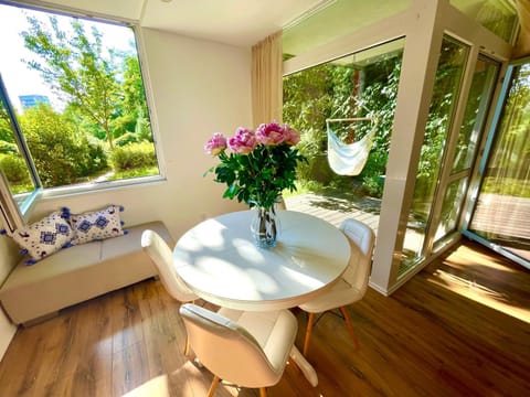 View (from property/room), Dining area, Garden view