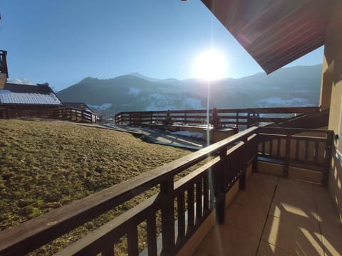 View (from property/room), Balcony/Terrace, Mountain view