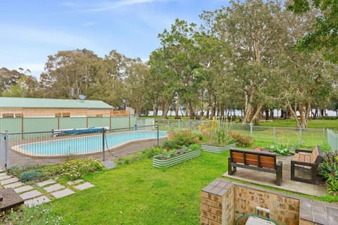 Waterfront Pet-Friendly Abode / Toukley NSW Casa in Toukley