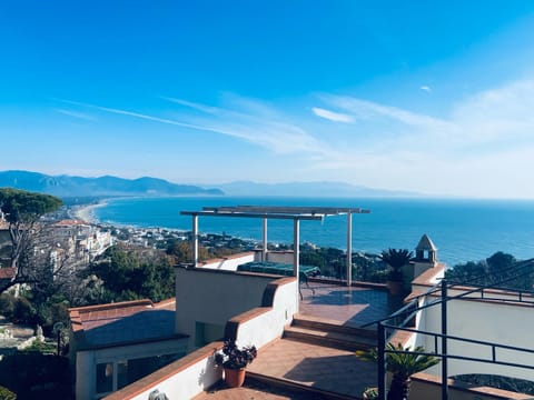 Ippocampo Blanc House in San Felice Circeo