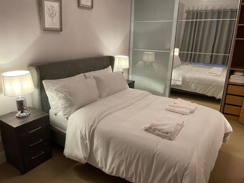 Luxury 5 Star London Apartment - Parking, Garden, nr Greater London Metro Stations Apartment in London Borough of Southwark