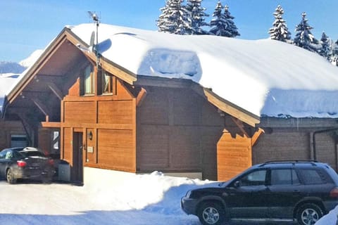 Property building, Facade/entrance, Winter