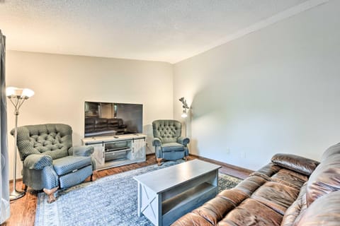 Dog-Friendly Eden Prairie Escape Near Beach! Apartment in Eden Prairie