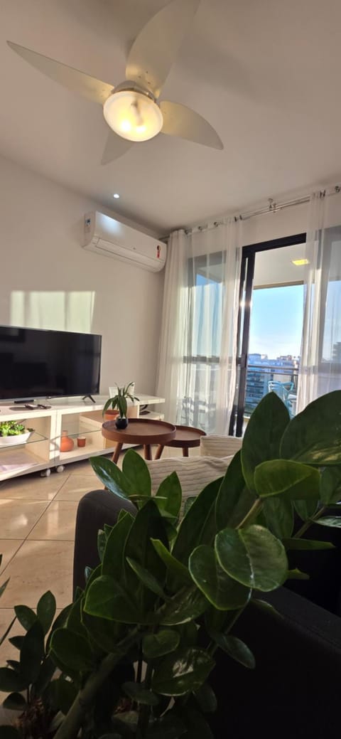 TV and multimedia, Living room, Seating area, Evening entertainment