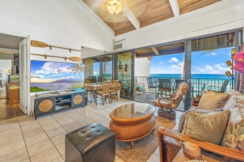 The Noniluna One - Sleeps 11 Plus Pack N Play Apartment in Kaanapali