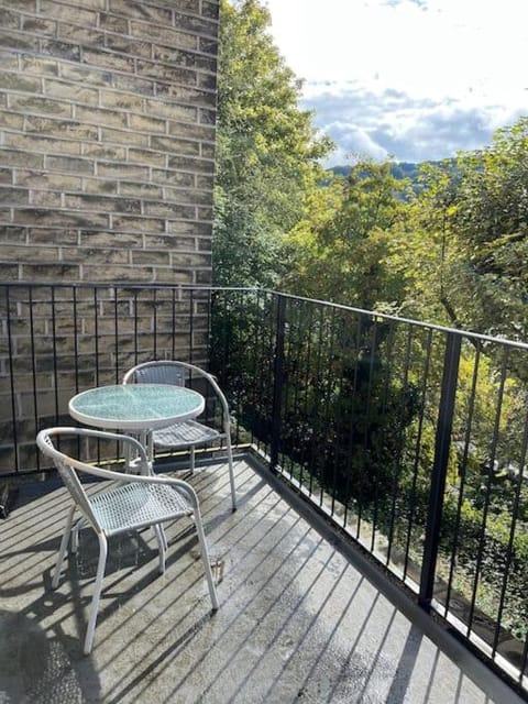 Beautiful 2 bedroom with patio and amazing views House in Hebden Bridge