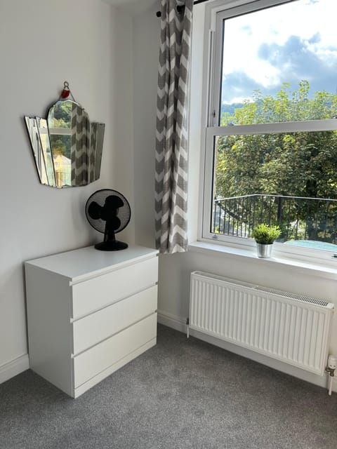 Beautiful 2 bedroom with patio and amazing views House in Hebden Bridge