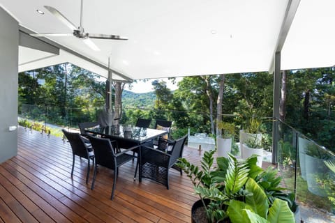 Treetops Retreat House in Cairns