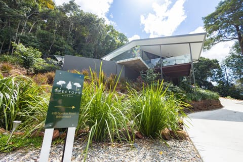 Treetops Retreat House in Cairns