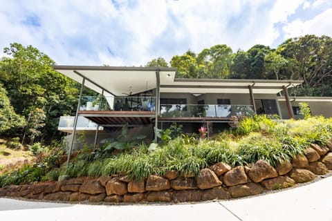 Treetops Retreat House in Cairns